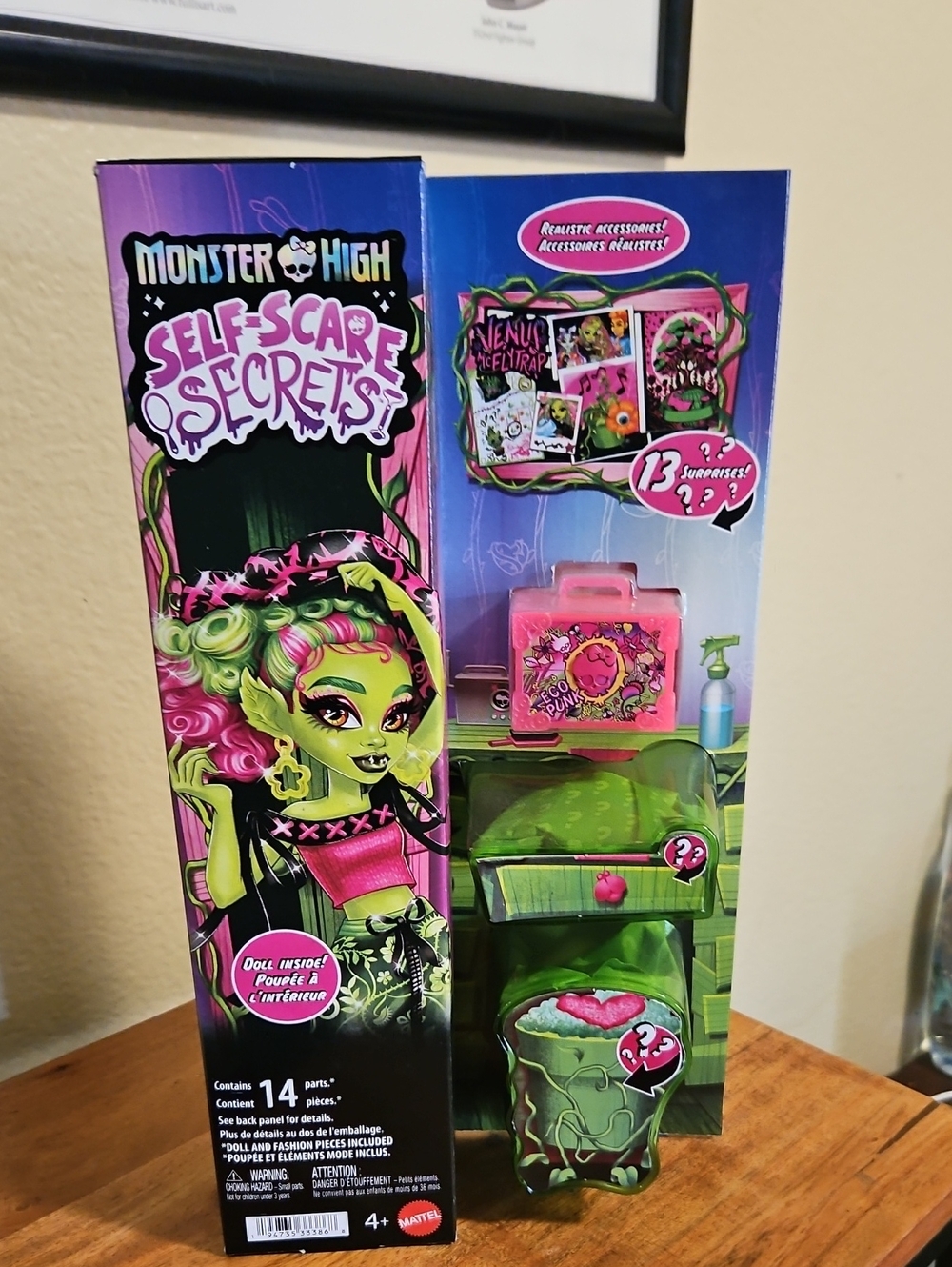Monster High Self-Scare Secrets Playset - Neon Green & Hot Pink